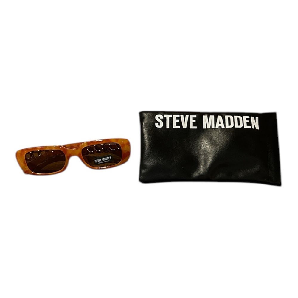 Steve Madden Felicia sunglasses NEW with case and cleaning cloth